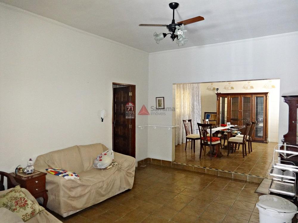 Casa / Padrão em Pindamonhangaba Alugar por R$5.000,00