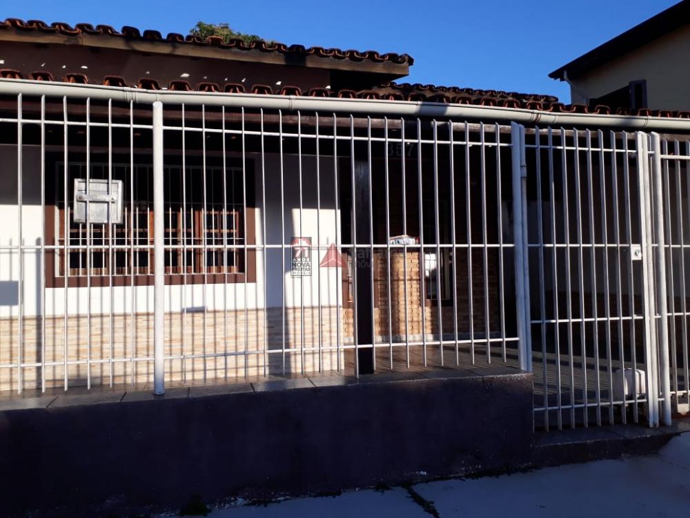Casa / Padrão em Caraguatatuba Alugar por R$2.000,00