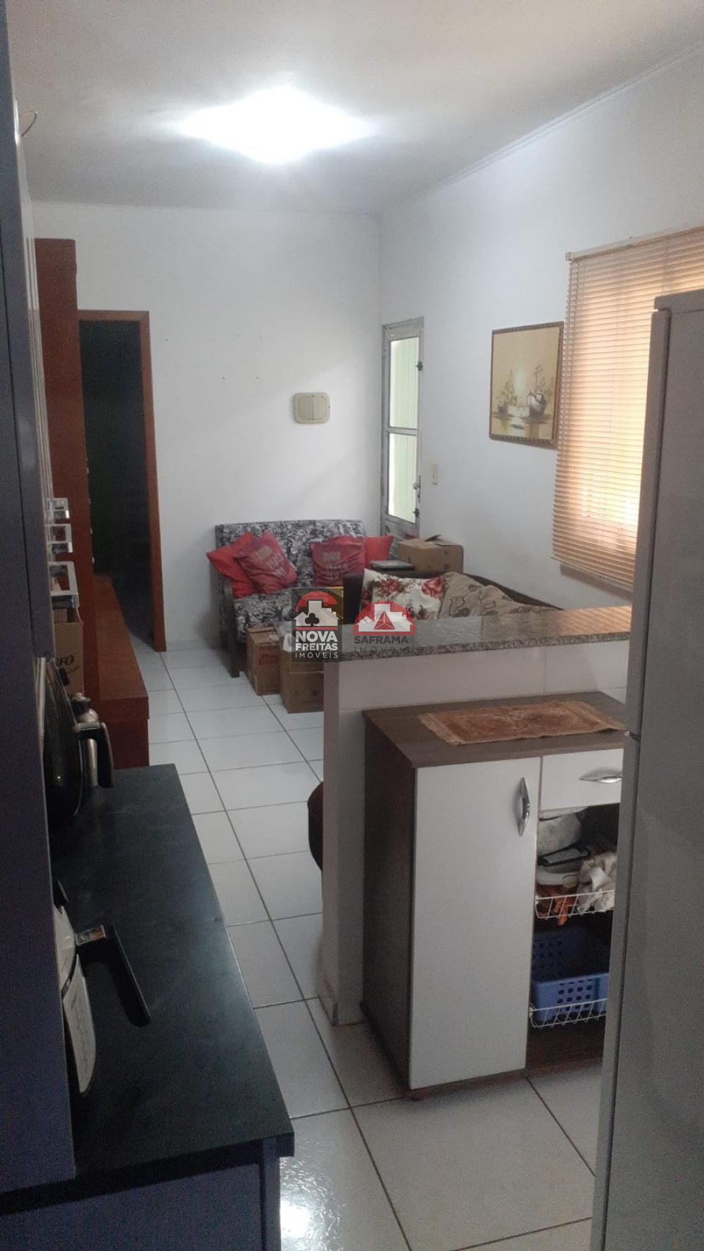 Alugar Casa / Padrão em Pindamonhangaba R$ 800,00 - Foto 5