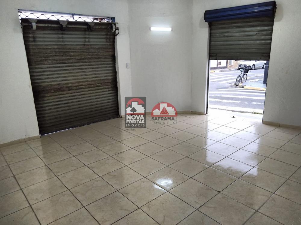 Comercial / Ponto em Pindamonhangaba Alugar por R$2.500,00