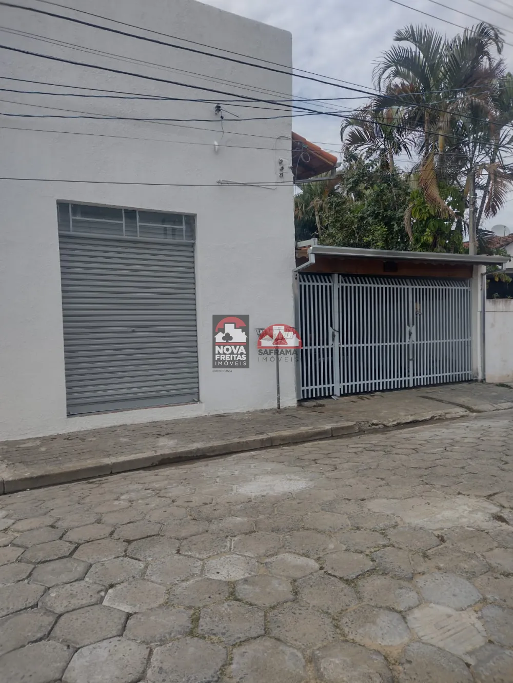 Casa / Casa com ponto comercial em Jacareí Alugar por R$3.000,00