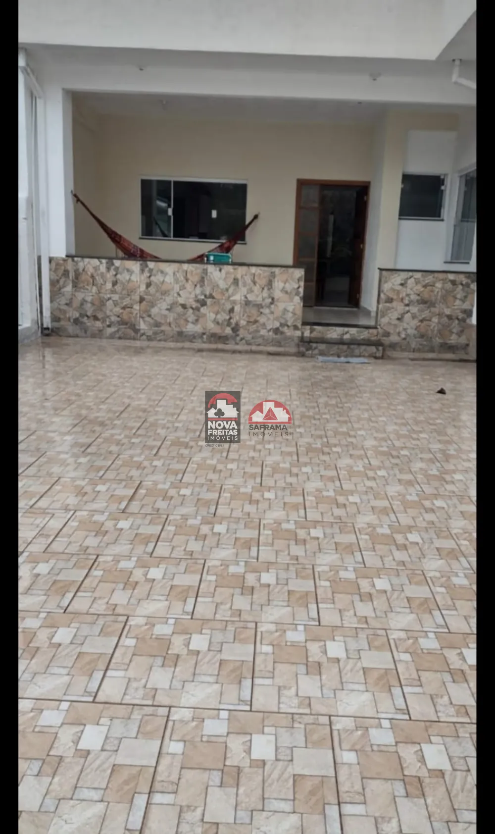 Casa / Casa com ponto comercial em Caraguatatuba Alugar por R$2.500,00