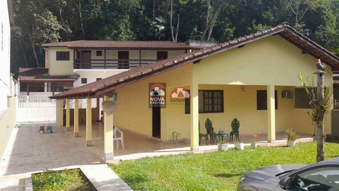 Casa / Padrão em Caraguatatuba Alugar por R$4.000,00