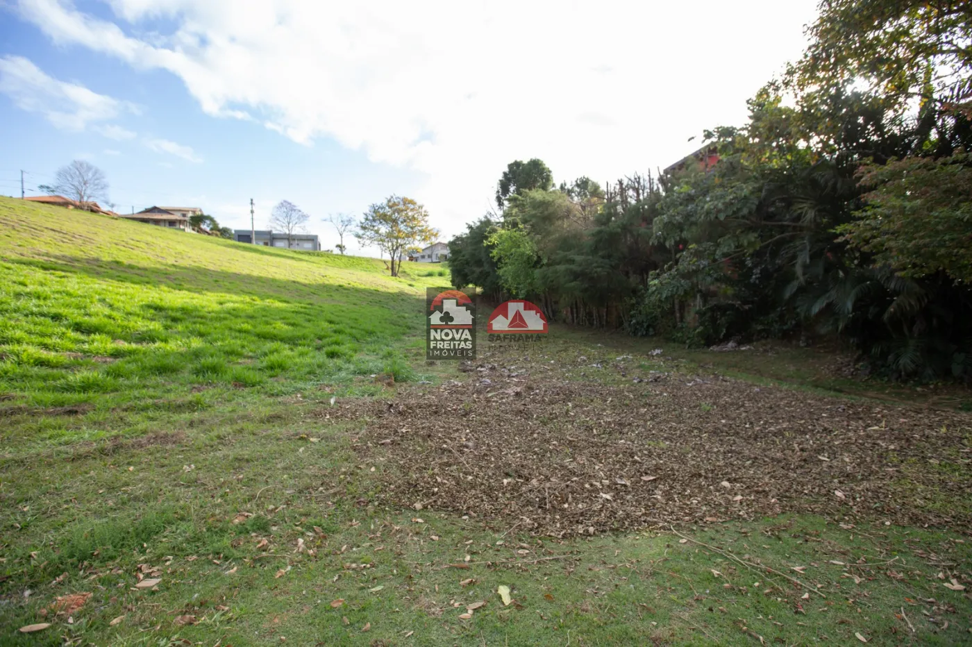 Terreno / Padrão em Condomínio em Jambeiro , Comprar por R$280.000,00