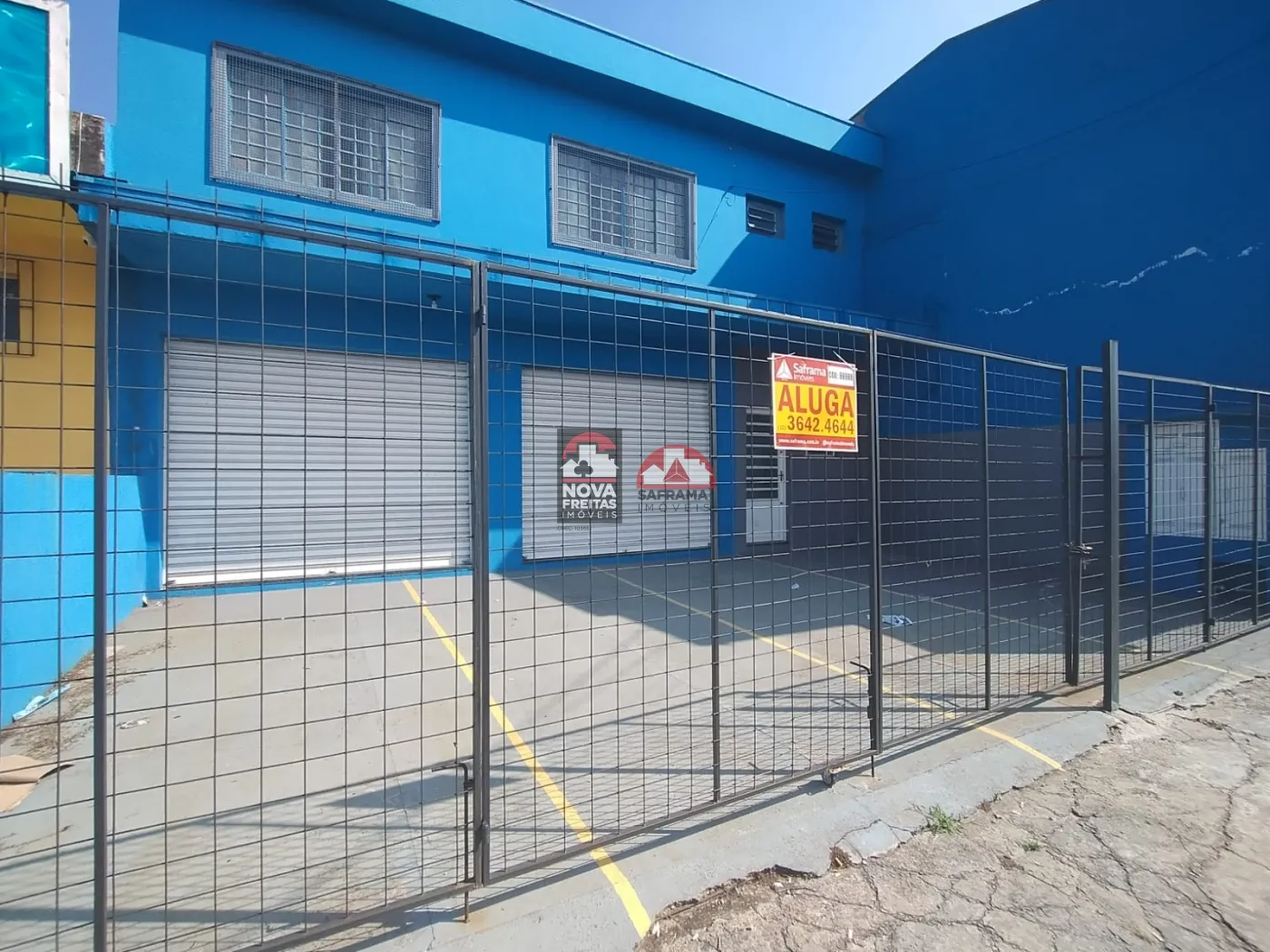 Alugar Comercial / Loja em Pindamonhangaba R$ 3.000,00 - Foto 1