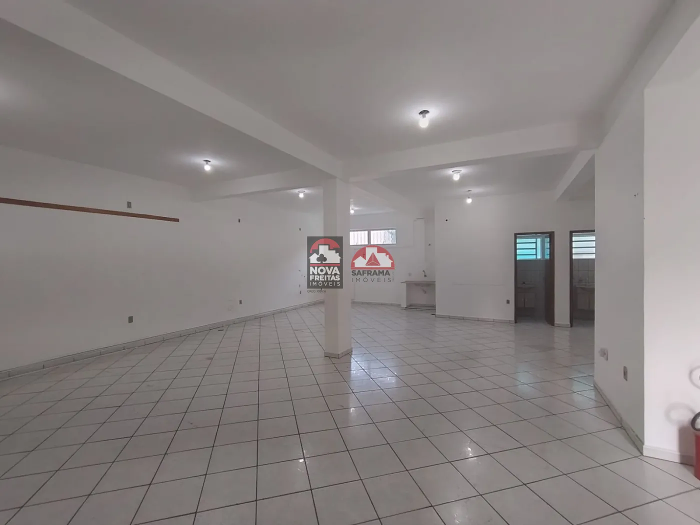 Alugar Comercial / Loja em Pindamonhangaba R$ 3.000,00 - Foto 5