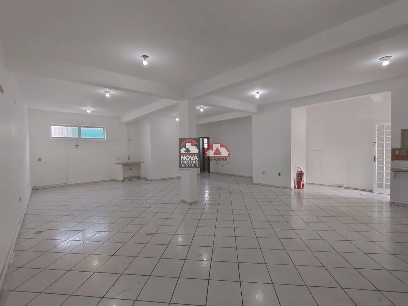 Alugar Comercial / Loja em Pindamonhangaba R$ 3.000,00 - Foto 6