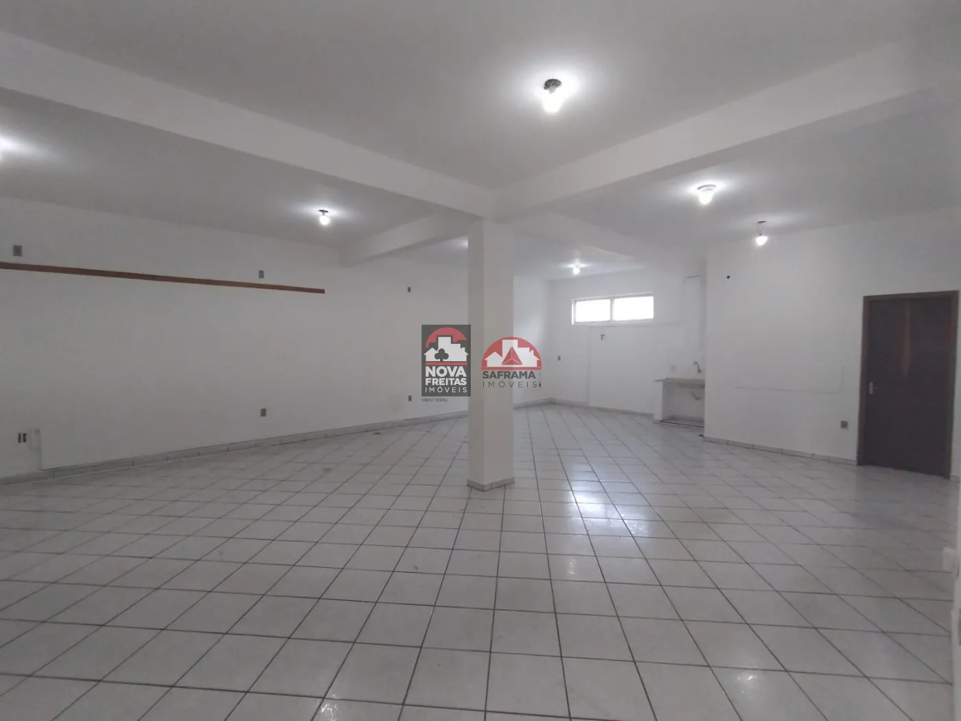 Alugar Comercial / Loja em Pindamonhangaba R$ 3.000,00 - Foto 11