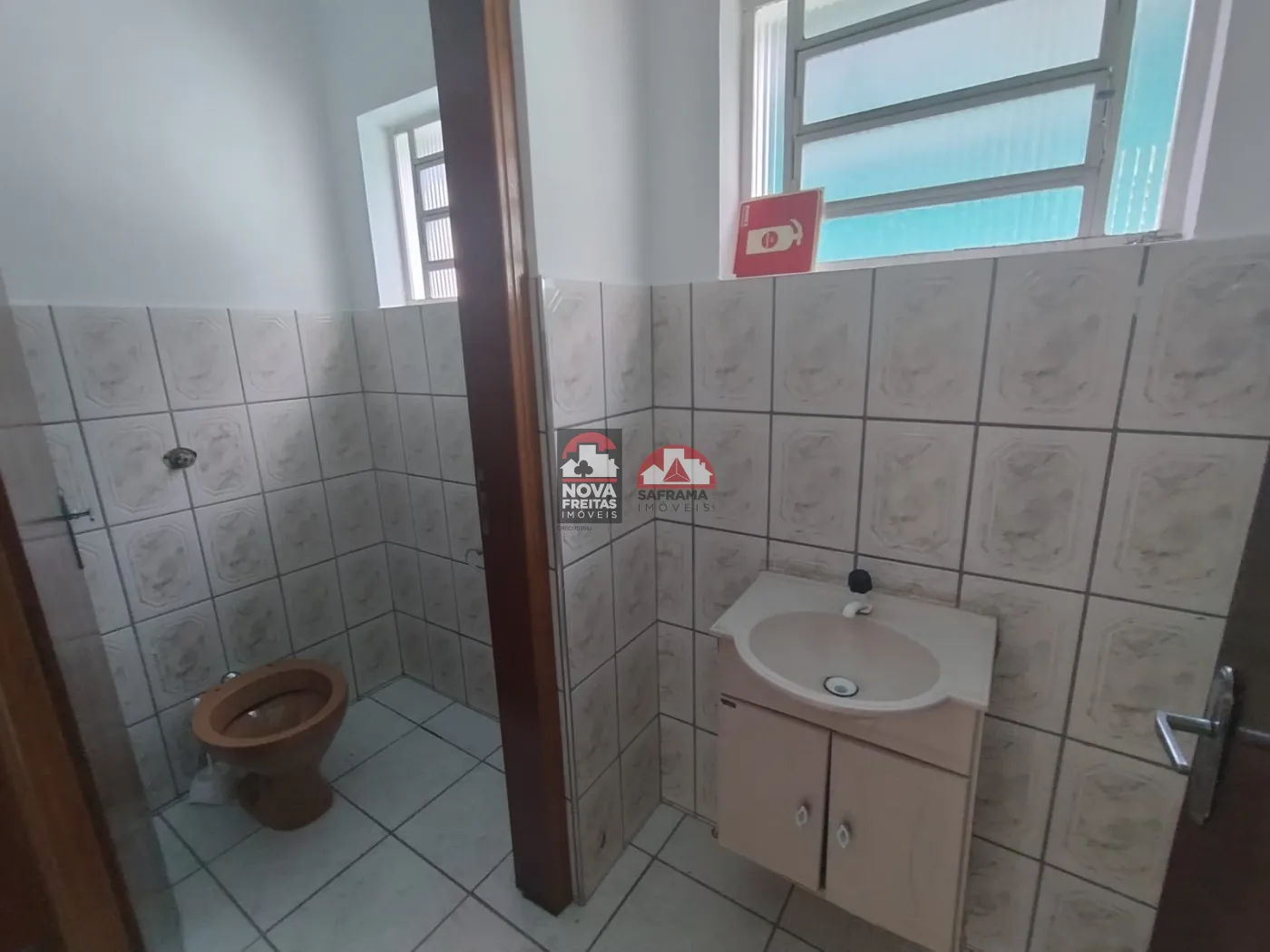 Alugar Comercial / Loja em Pindamonhangaba R$ 3.000,00 - Foto 15