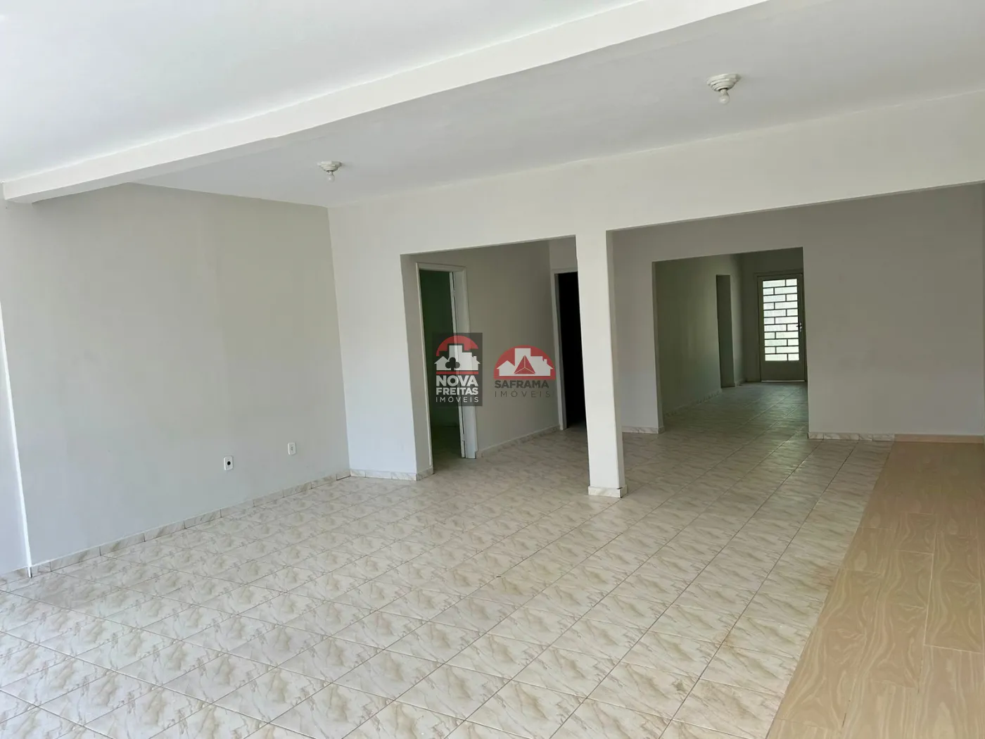 Comercial / Casa em Pindamonhangaba Alugar por R$4.200,00