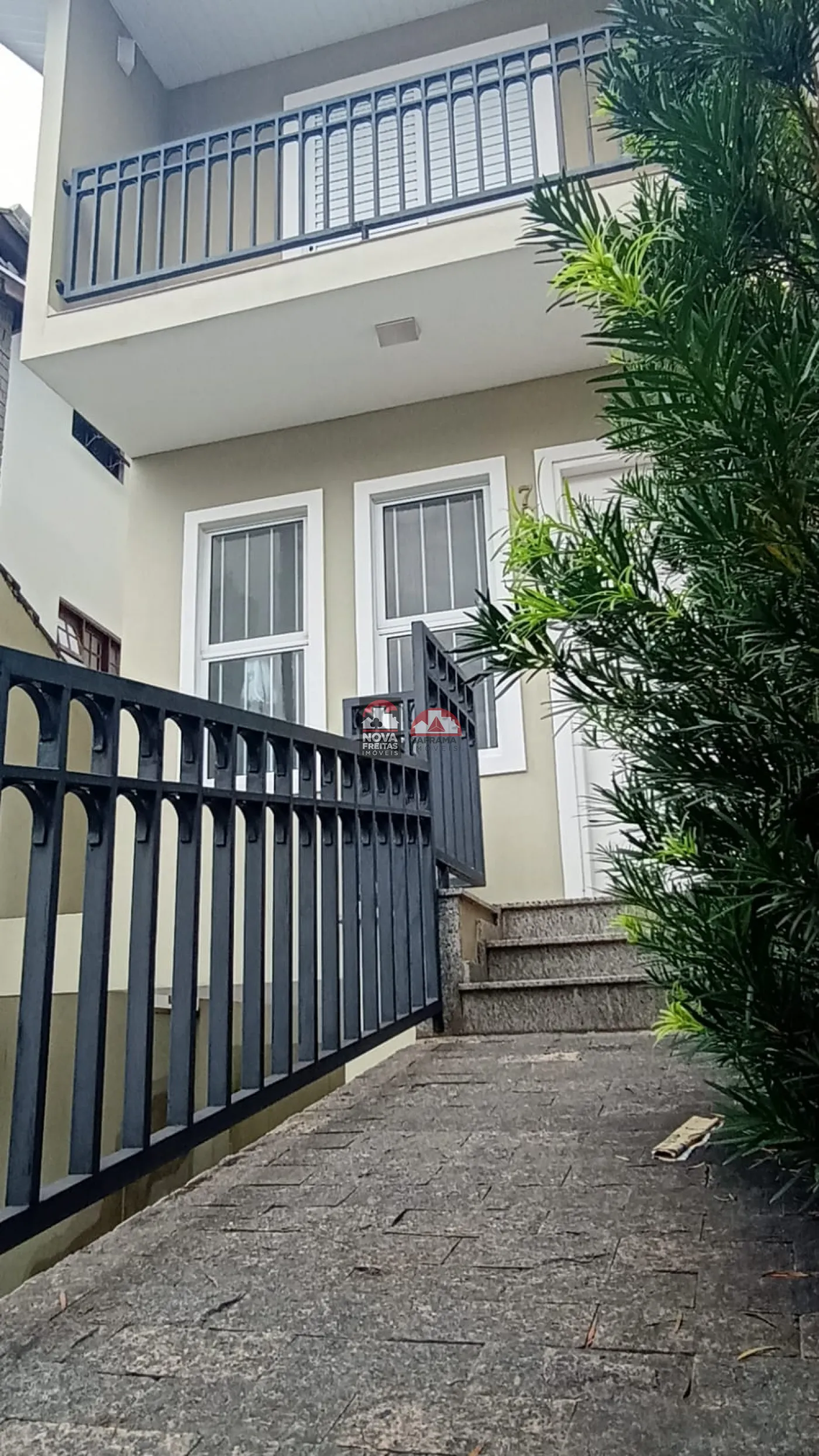 Casa / Sobrado Padrão em São José dos Campos Alugar por R$4.500,00