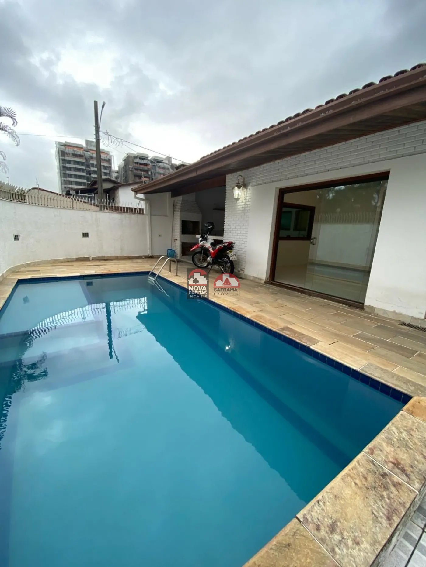 Casa / Padrão em Caraguatatuba Alugar por R$5.500,00