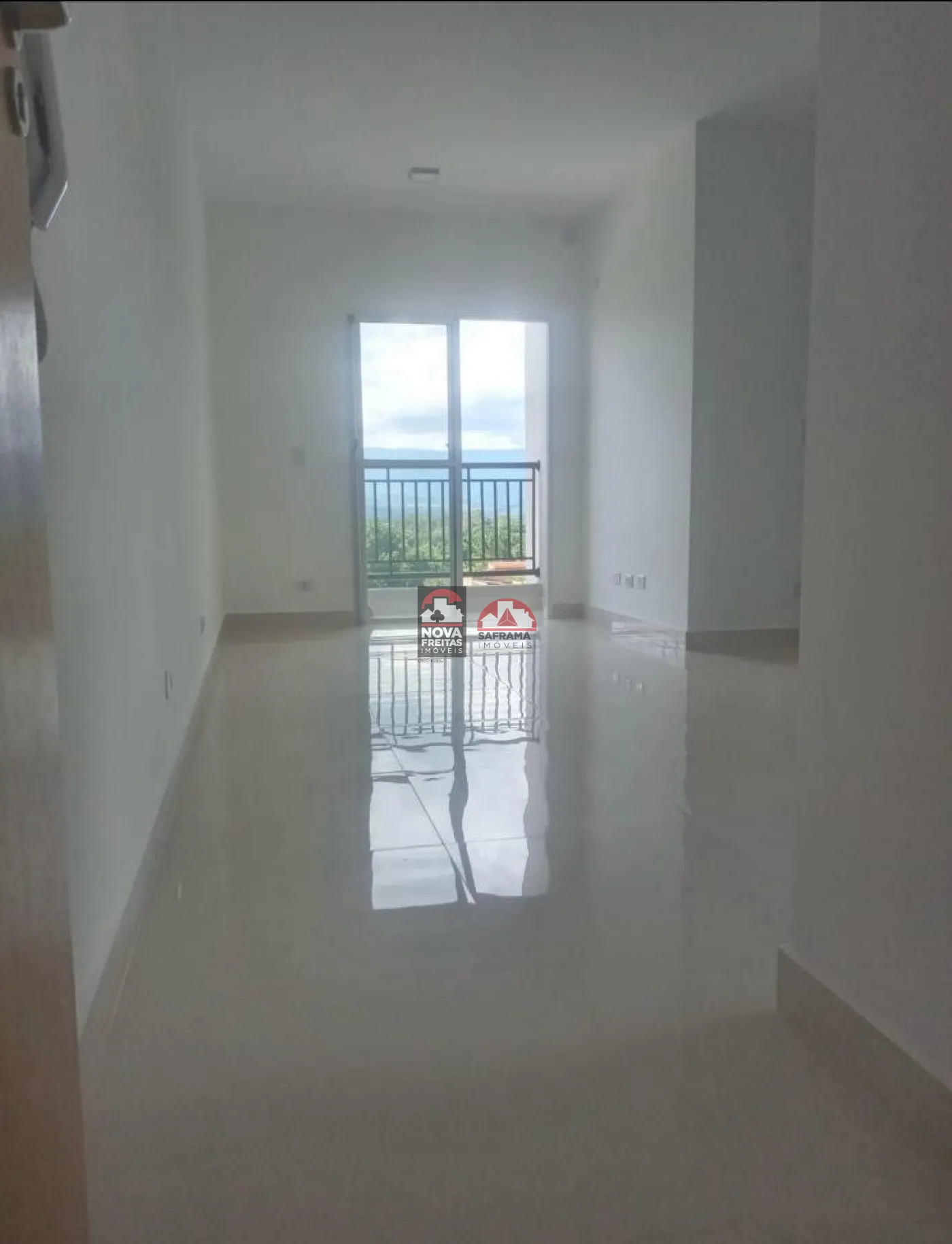 Apartamento / Padrão em Pindamonhangaba Alugar por R$1.600,00