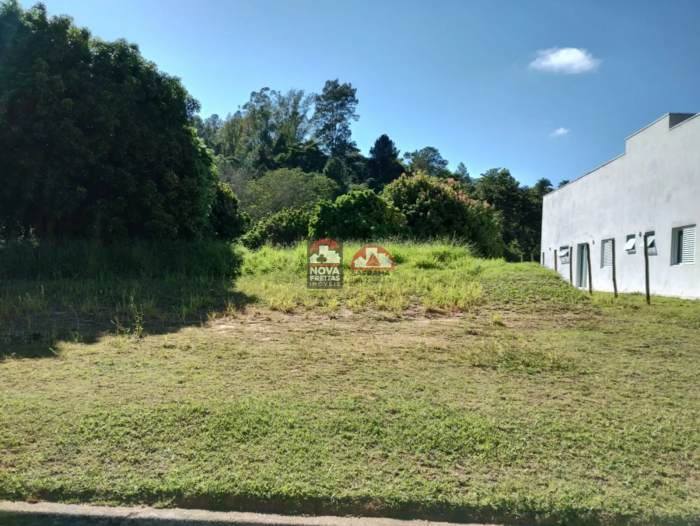 Terreno / Padrão em Condomínio em Jambeiro , Comprar por R$410.000,00