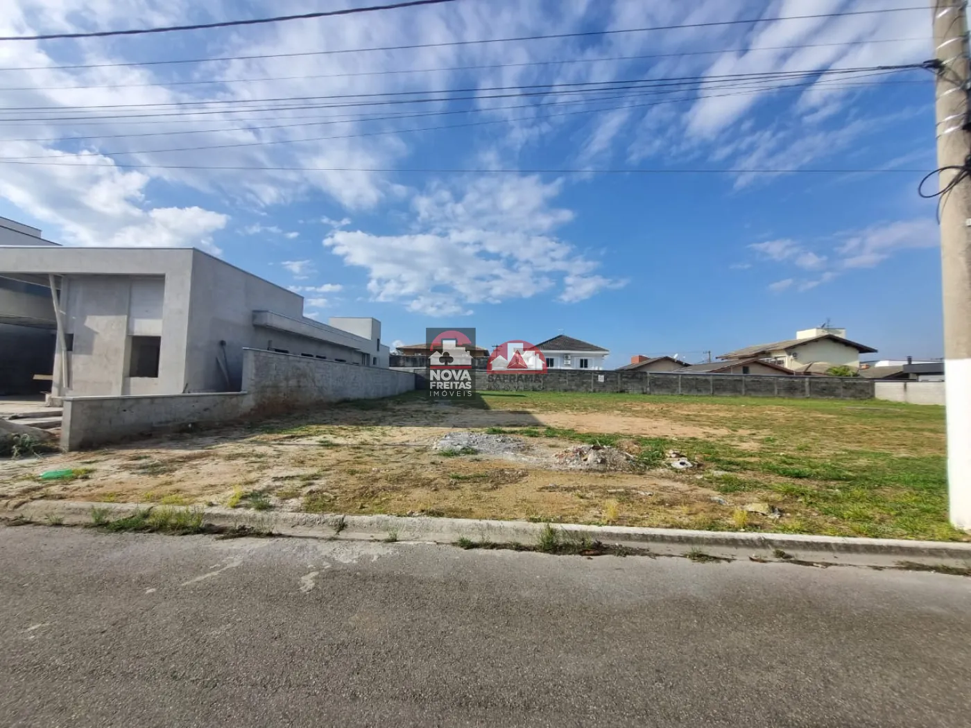 Terreno / Padrão em Condomínio em Pindamonhangaba , Comprar por R$370.000,00