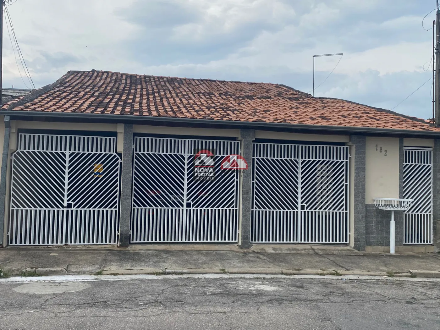Casa / Padrão em São José dos Campos , Comprar por R$650.000,00