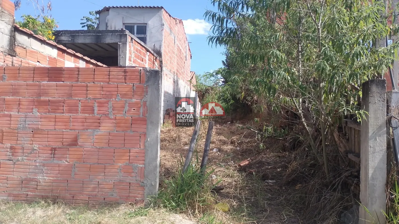 Terreno / Padrão em Pindamonhangaba 