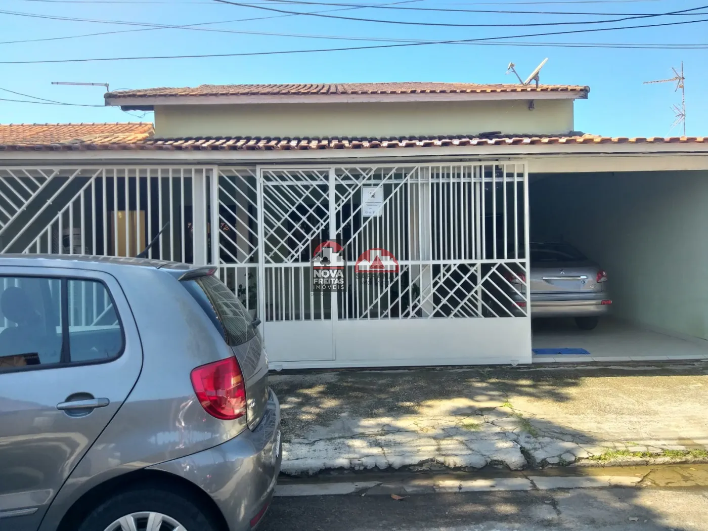 Casa / Sobrado Padrão em São José dos Campos 