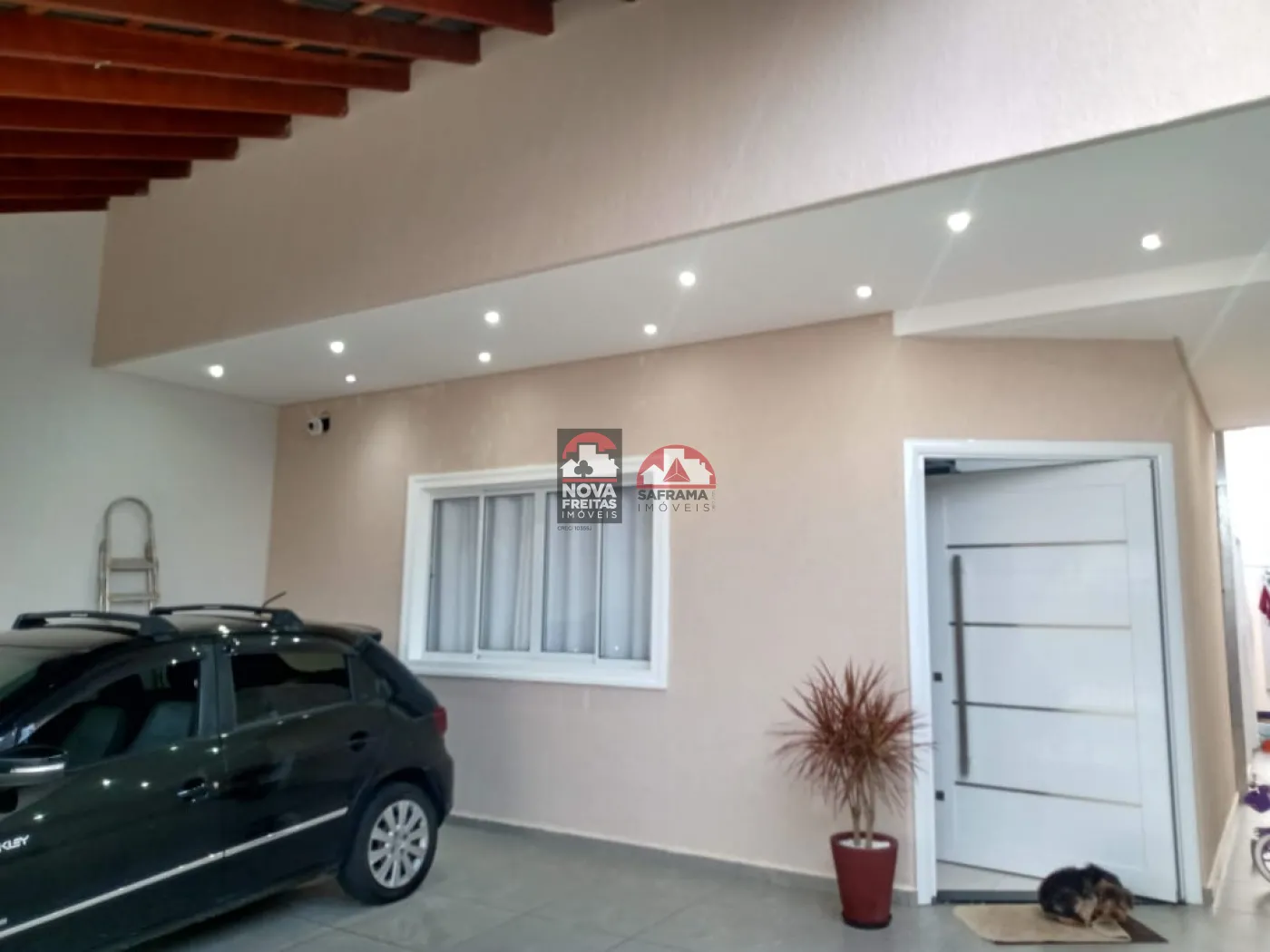 Casa / Sobrado Padrão em São José dos Campos 