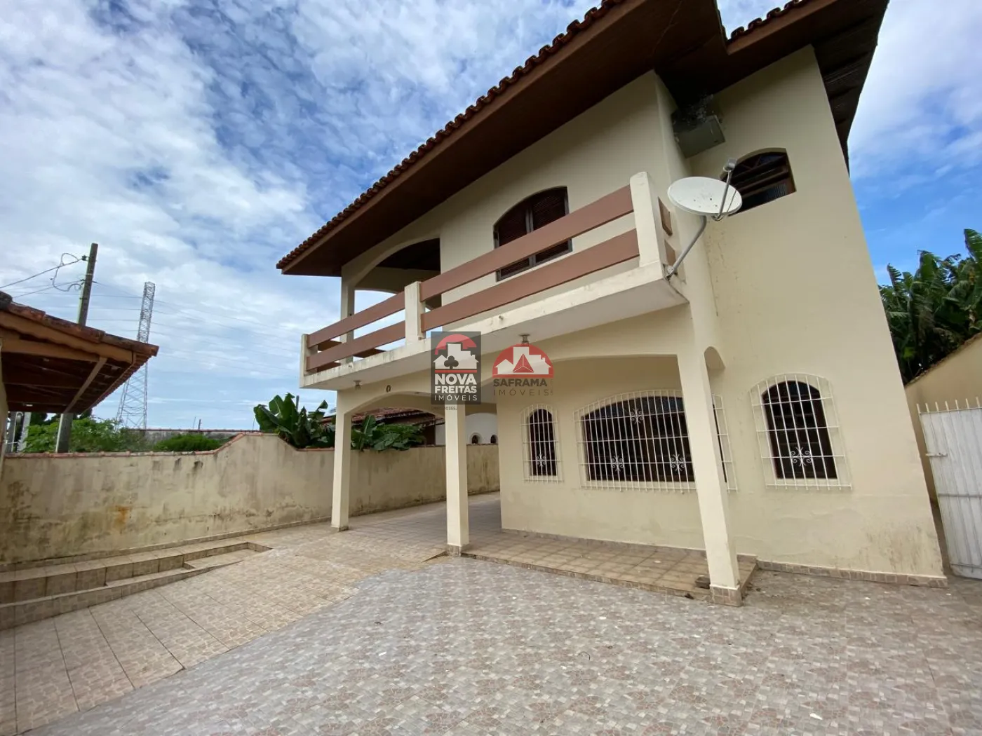 Casa / Sobrado Padrão em Caraguatatuba 