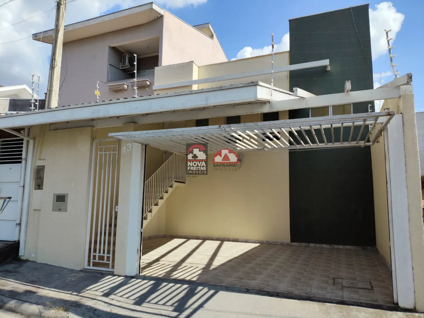 Casa / Padrão em Jacareí Alugar por R$3.700,00