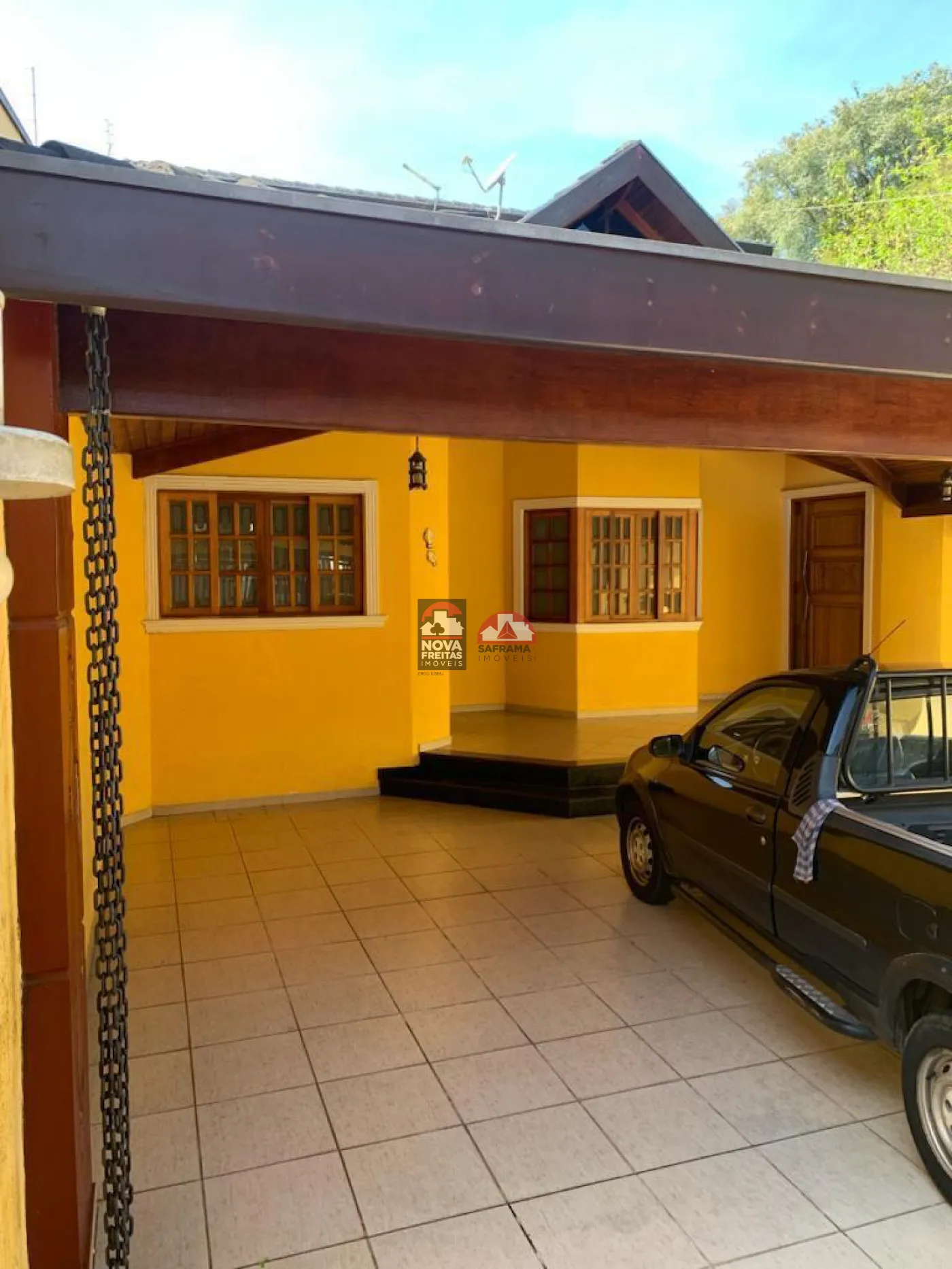 Casa / Sobrado Padrão em São José dos Campos 