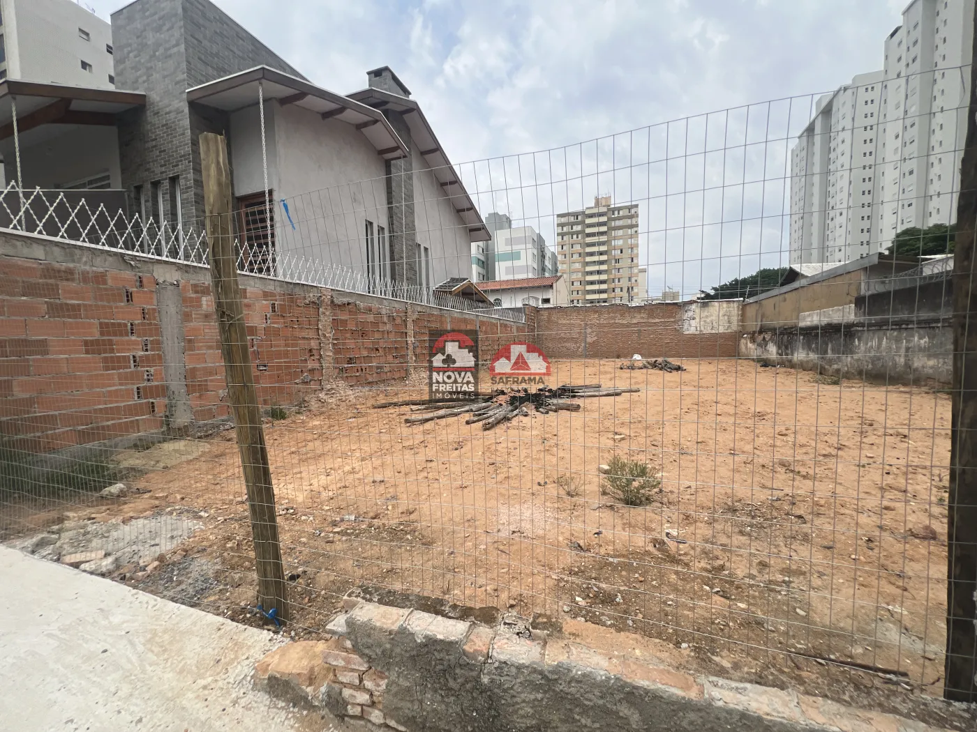 Comprar Terreno / Padrão em São José dos Campos R$ 1.400.000,00 - Foto 1
