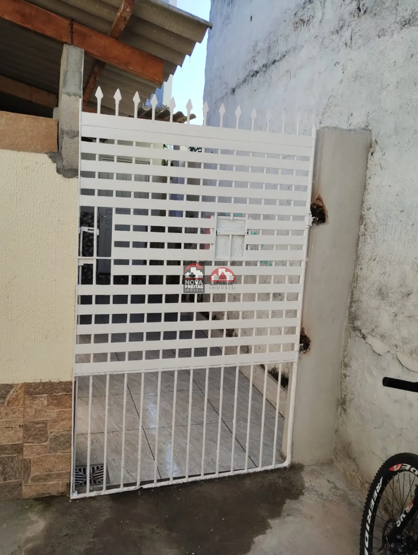 Casa / Sobrado Padrão em Caraguatatuba Alugar por R$1.400,00