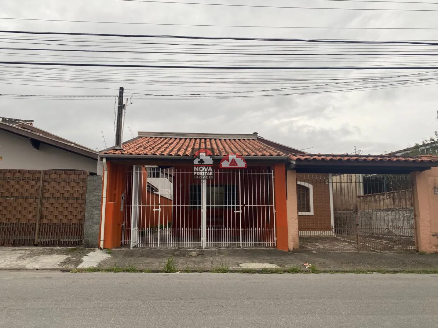 Casa / Padrão em Caraguatatuba Alugar por R$2.000,00