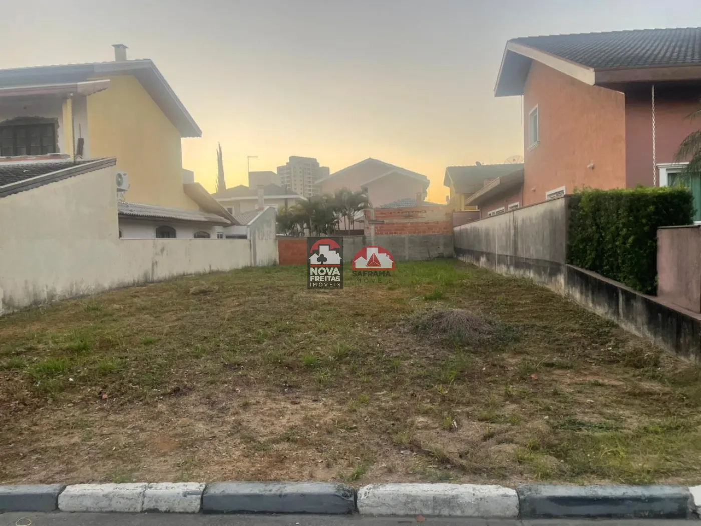 Comprar Terreno / Padrão em Condomínio em Jacareí R$ 580.000,00 - Foto 2