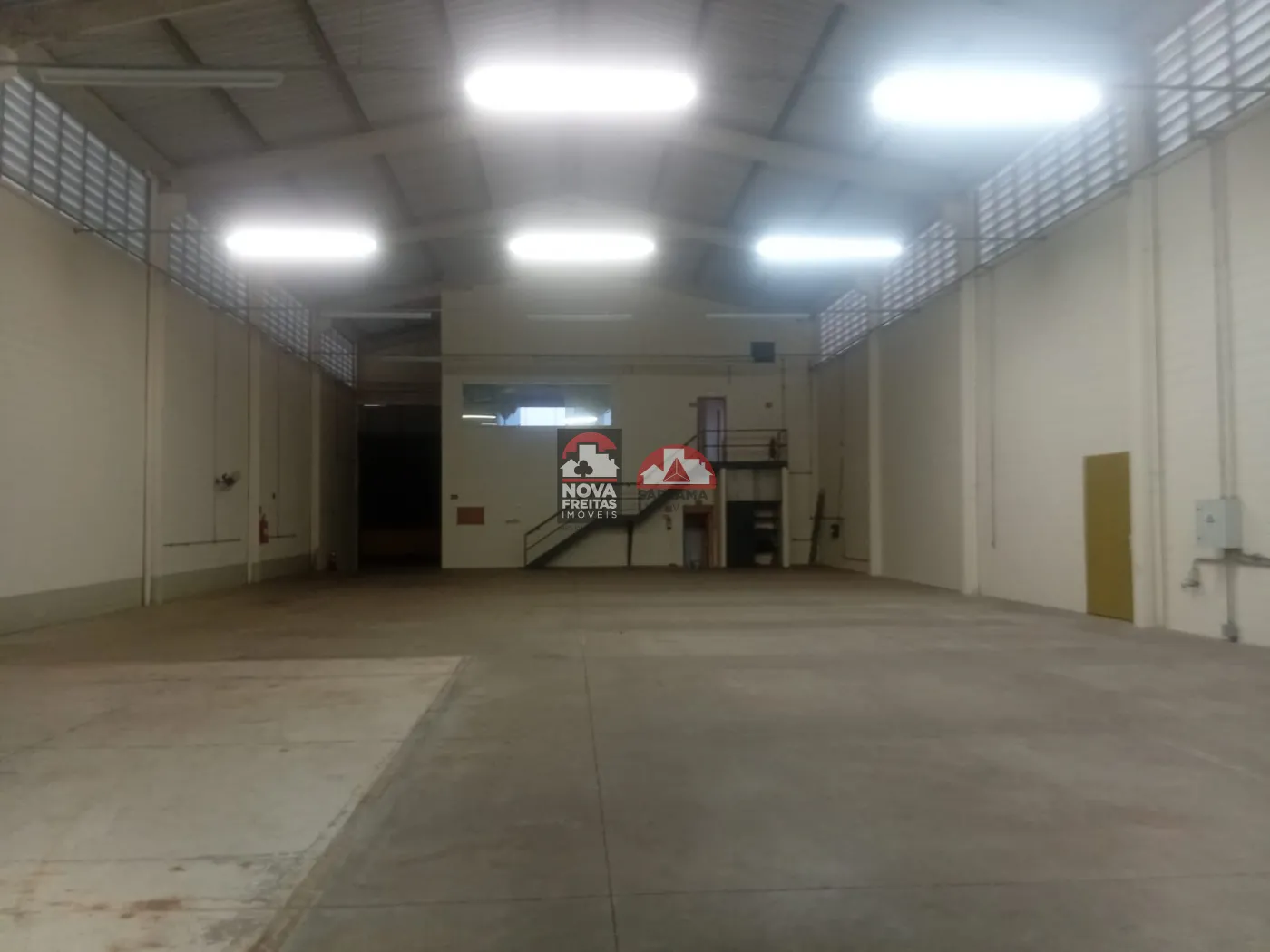 Alugar Comercial / Galpão em Condomínio em Jacareí R$ 13.000,00 - Foto 1