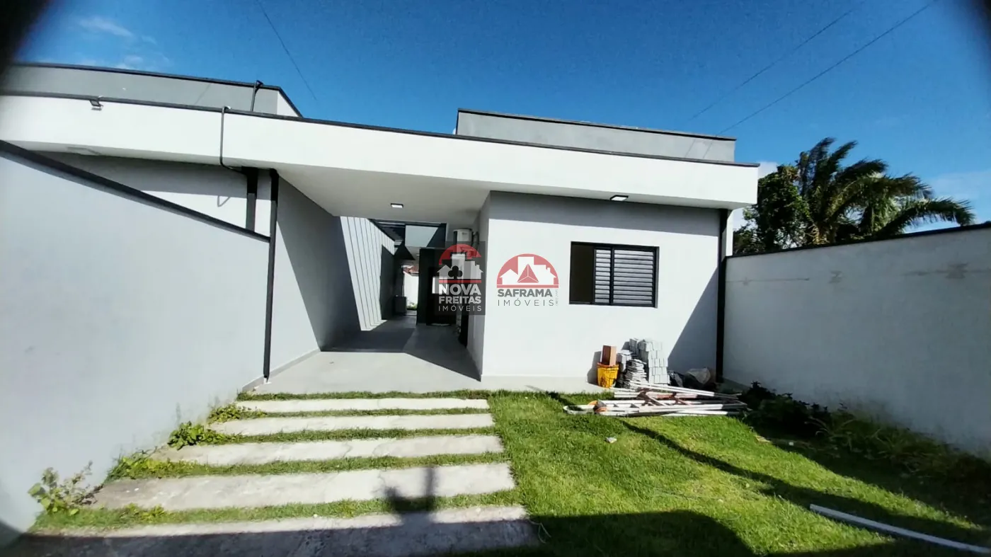 Frente da Casa Interna Alugar Casa / Padrão em Caraguatatuba R$ 3.900,00 - Foto 1
