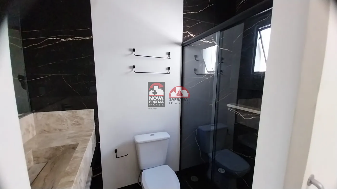 Banheiro suite III Alugar Casa / Padrão em Caraguatatuba R$ 3.900,00 - Foto 25