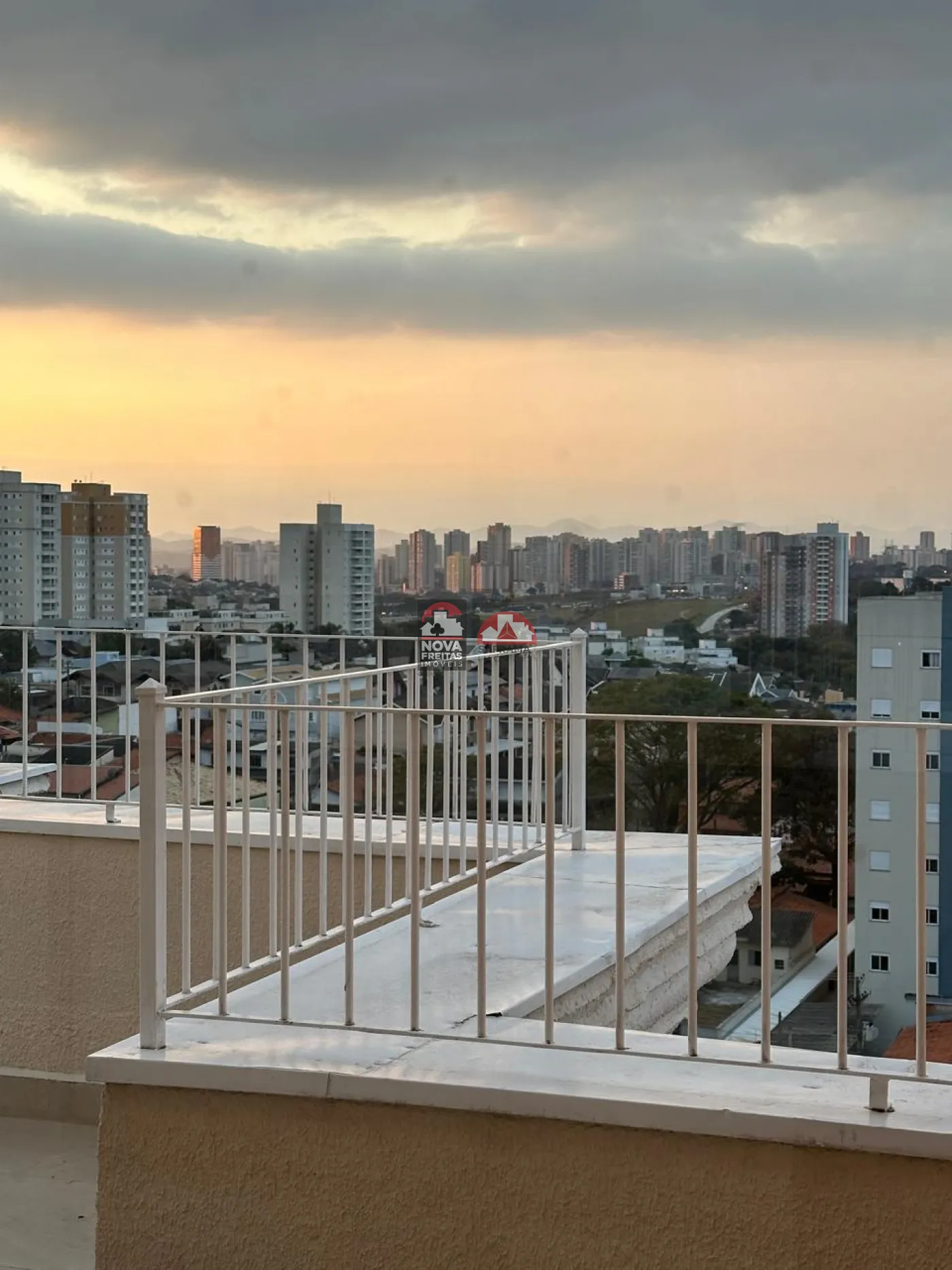 Alugar Apartamento / Padrão em São José dos Campos R$ 2.500,00 - Foto 2