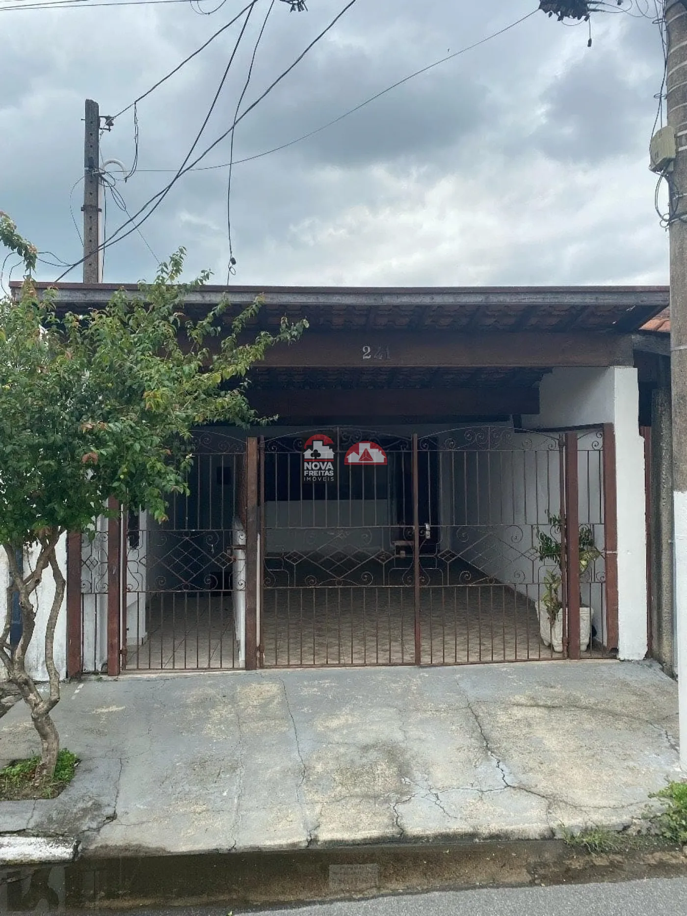 Comprar Casa / Padrão em Pindamonhangaba R$ 350.000,00 - Foto 1