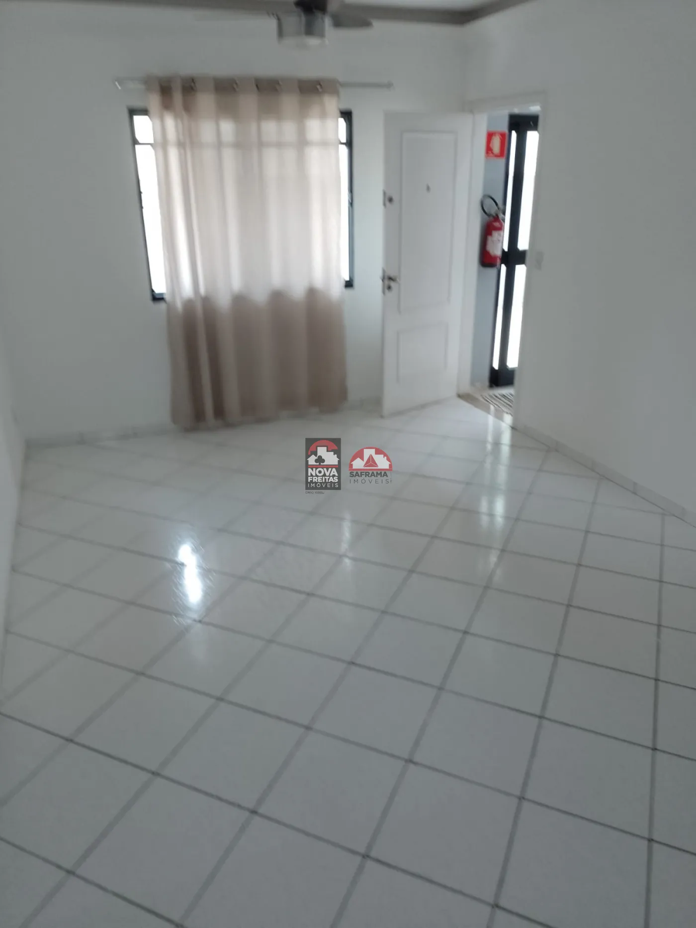 Alugar Apartamento / Padrão em Pindamonhangaba R$ 1.600,00 - Foto 1
