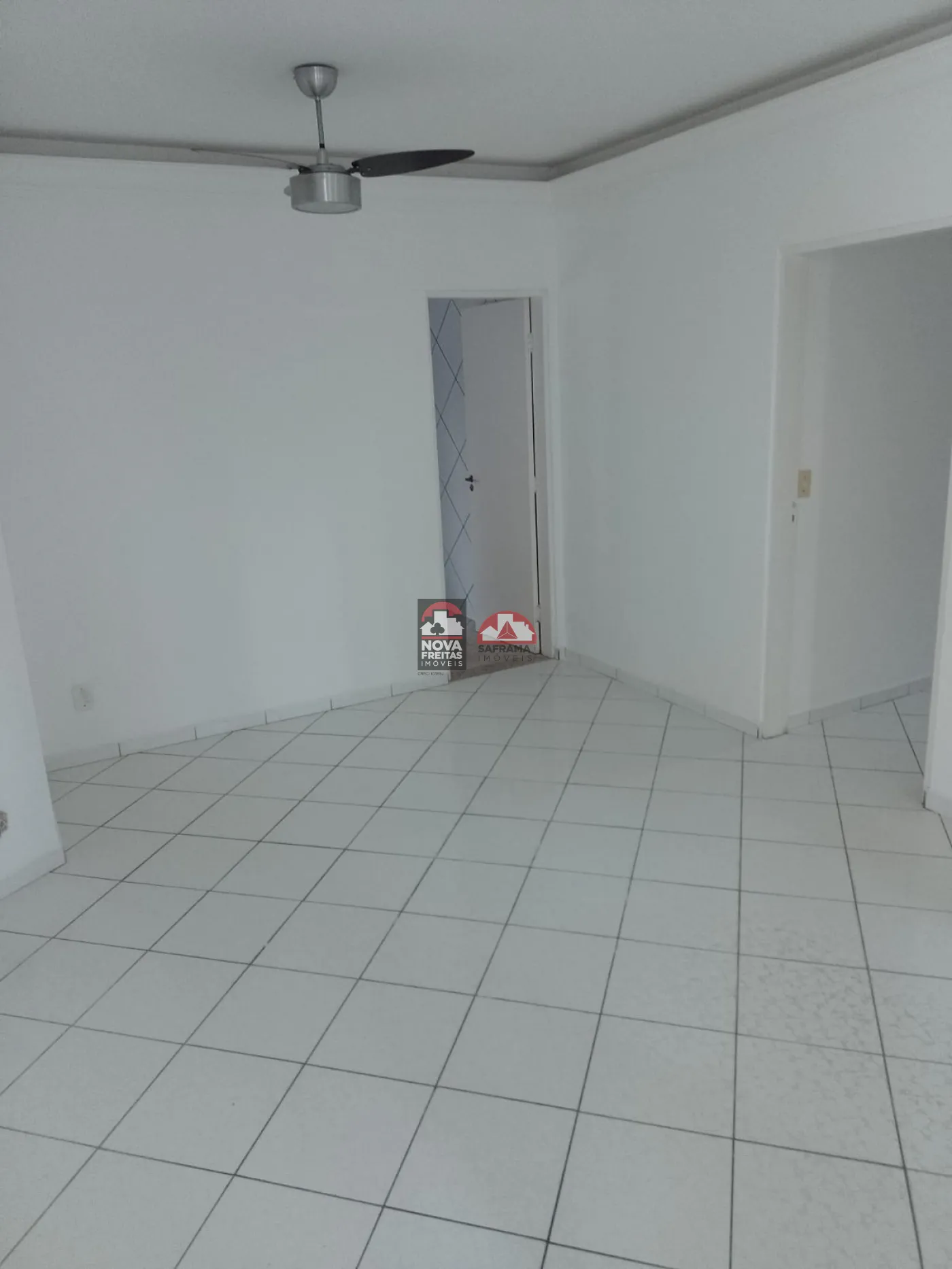 Alugar Apartamento / Padrão em Pindamonhangaba R$ 1.600,00 - Foto 2