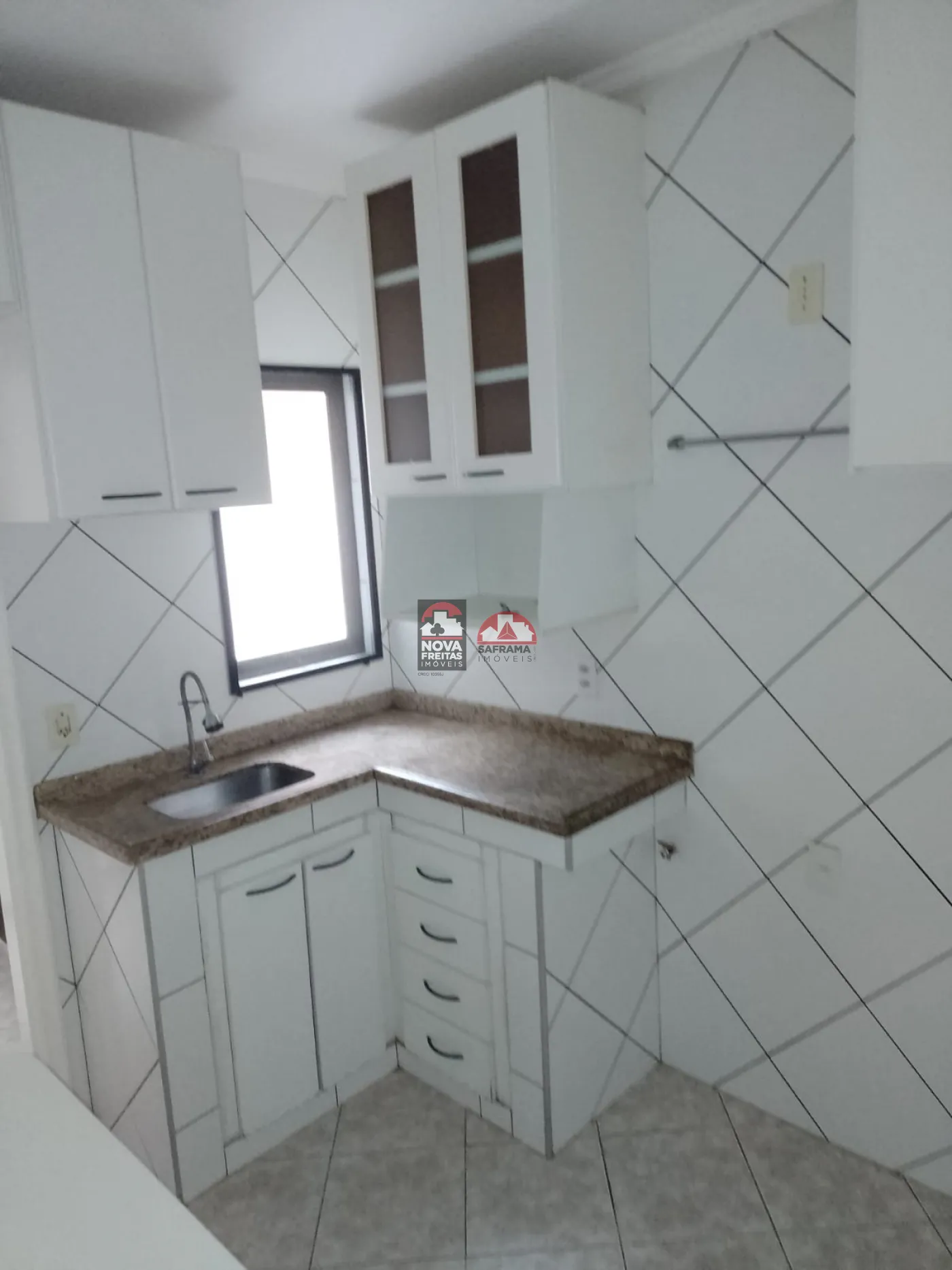 Alugar Apartamento / Padrão em Pindamonhangaba R$ 1.600,00 - Foto 3