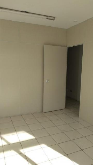 Alugar Comercial / Salão em Condomínio em São José dos Campos. apenas R$ 600,00