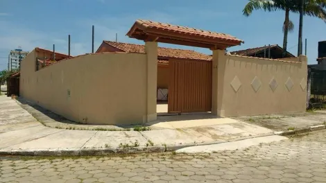 Alugar Casa / Padrão em Caraguatatuba. apenas R$ 1.000.000,00