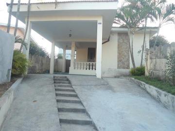 Alugar Casa / Padrão em Pindamonhangaba. apenas R$ 450.000,00