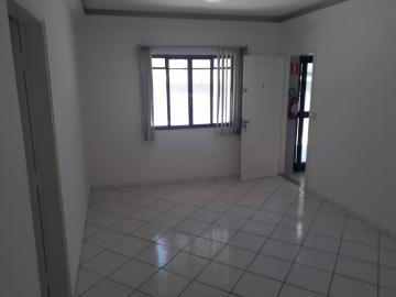 Alugar Apartamento / Padrão em Pindamonhangaba. apenas R$ 1.050,00