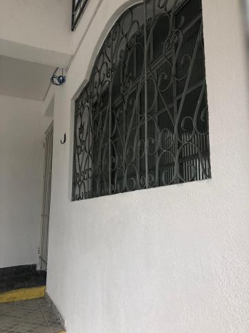 Alugar Casa / Padrão em São José dos Campos. apenas R$ 2.500,00