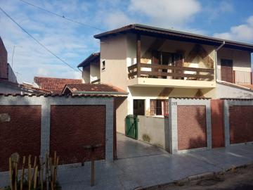 Alugar Casa / Sobrado Padrão em Pindamonhangaba. apenas R$ 420.000,00