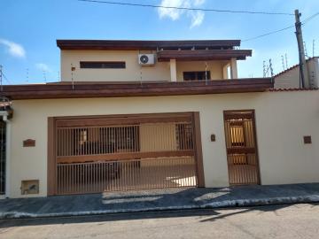 Alugar Casa / Padrão em Caçapava. apenas R$ 875.000,00