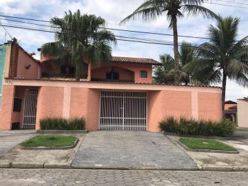Alugar Casa / Sobrado Padrão em Caraguatatuba. apenas R$ 4.500,00