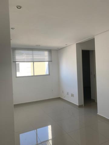 Alugar Apartamento / Padrão em Pindamonhangaba. apenas R$ 400,00
