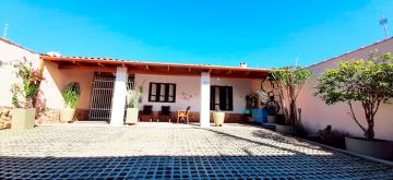 Alugar Casa / Padrão em Caraguatatuba. apenas R$ 930.000,00
