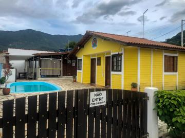 Alugar Casa / Condomínio em Caraguatatuba. apenas R$ 590.000,00