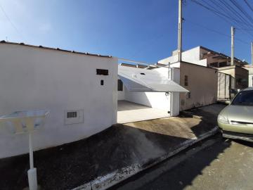 Alugar Casa / Padrão em Caçapava. apenas R$ 1.100,00